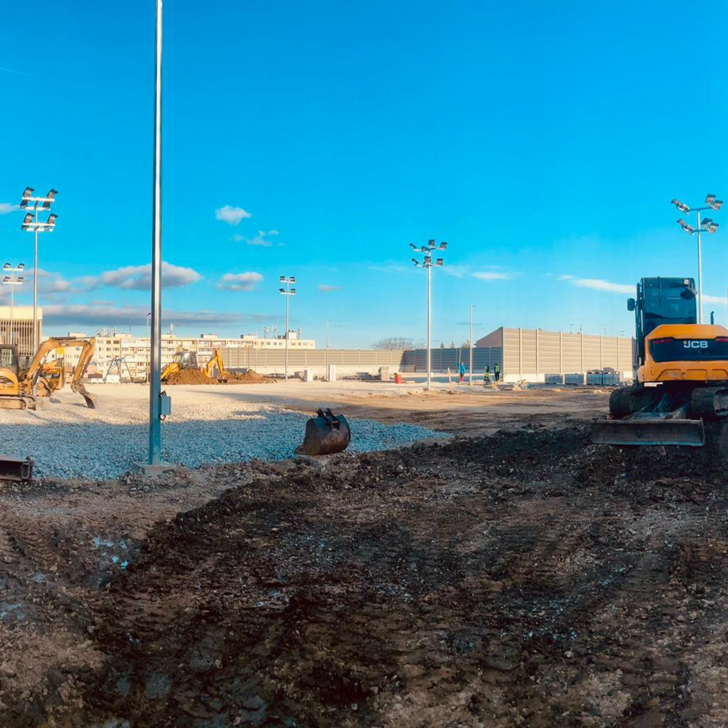 240W Slim LED Floodlight – 170lm/W, 5000K, IP66, Lumileds Chips